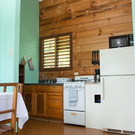The Westender Inn Негрил Екстериор снимка